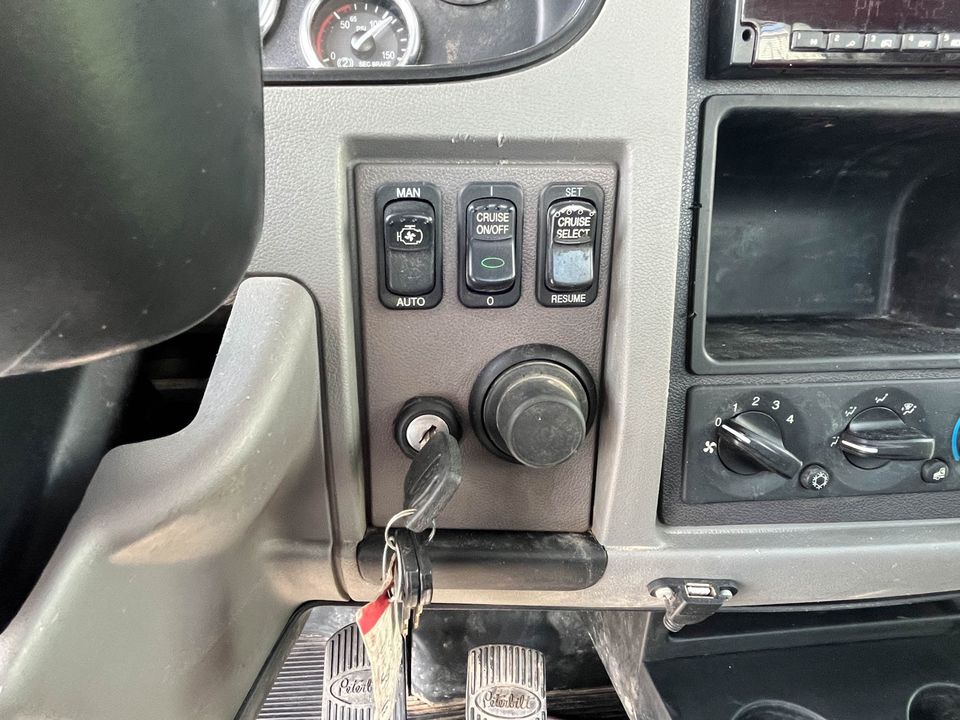 2015 Peterbilt 337 4x2 Service Truck