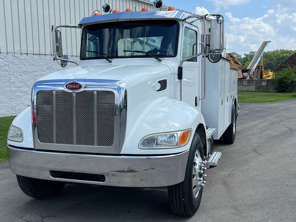 2015 Peterbilt 337 4x2 Service Truck