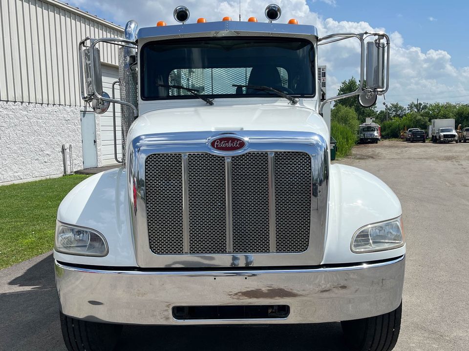 2015 Peterbilt 337 4x2 Service Truck