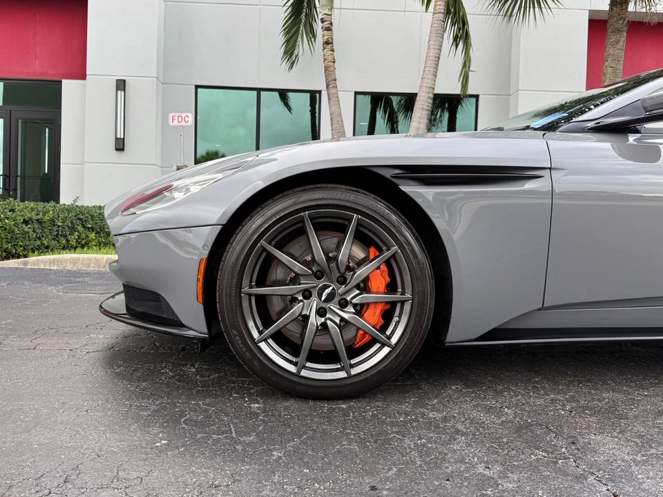 2021 Aston Martin DB11