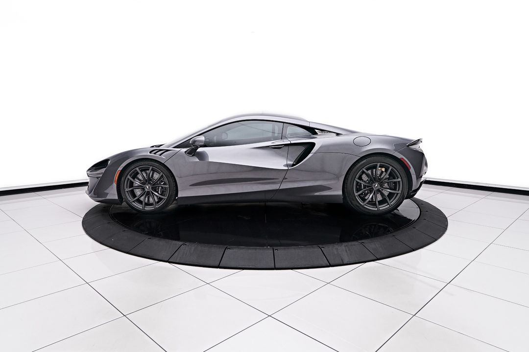 2023 McLaren Artura