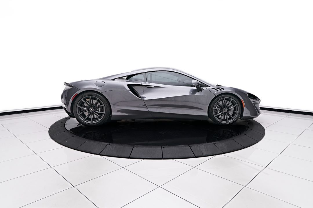 2023 McLaren Artura
