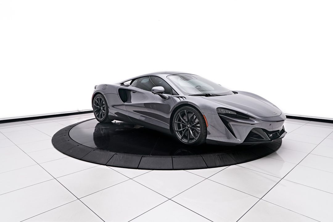 2023 McLaren Artura