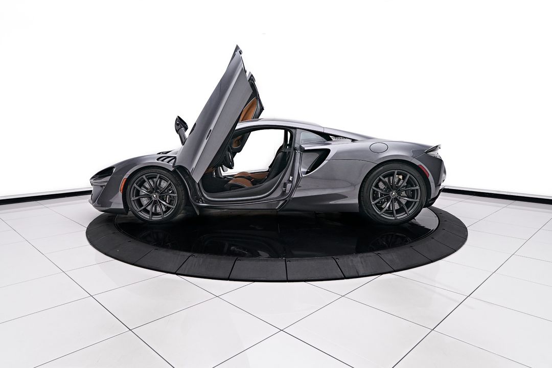 2023 McLaren Artura