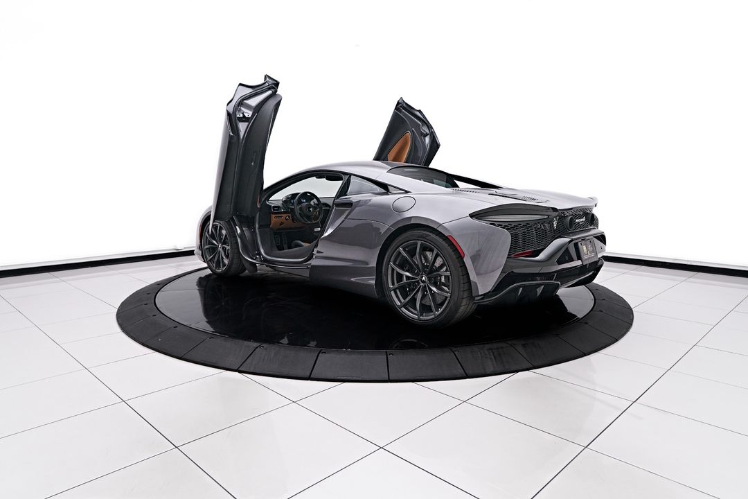 2023 McLaren Artura