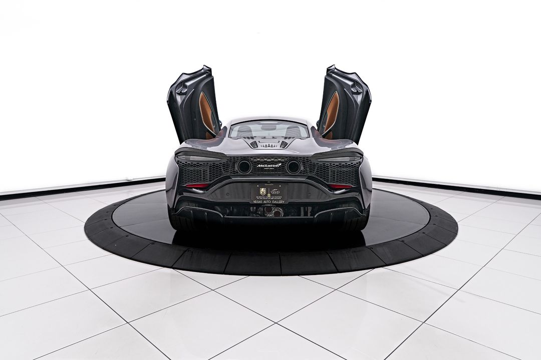 2023 McLaren Artura