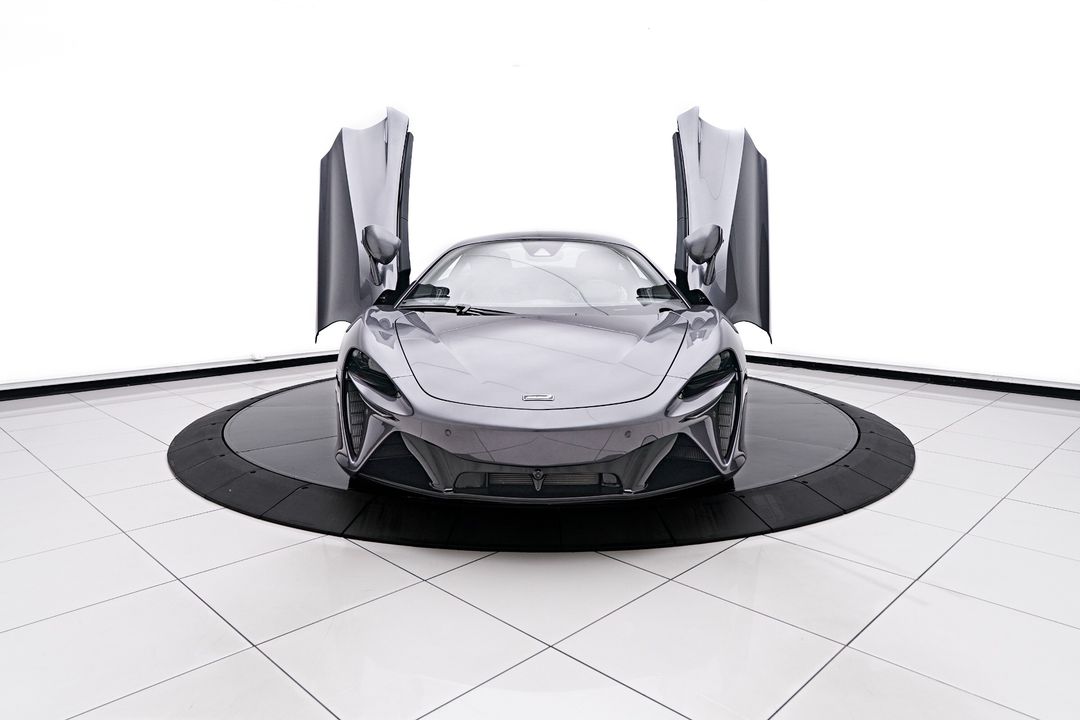 2023 McLaren Artura