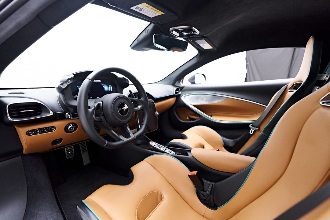 2023 McLaren Artura