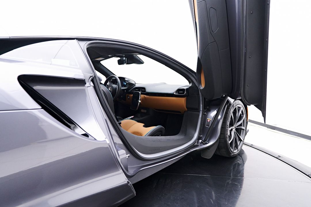2023 McLaren Artura