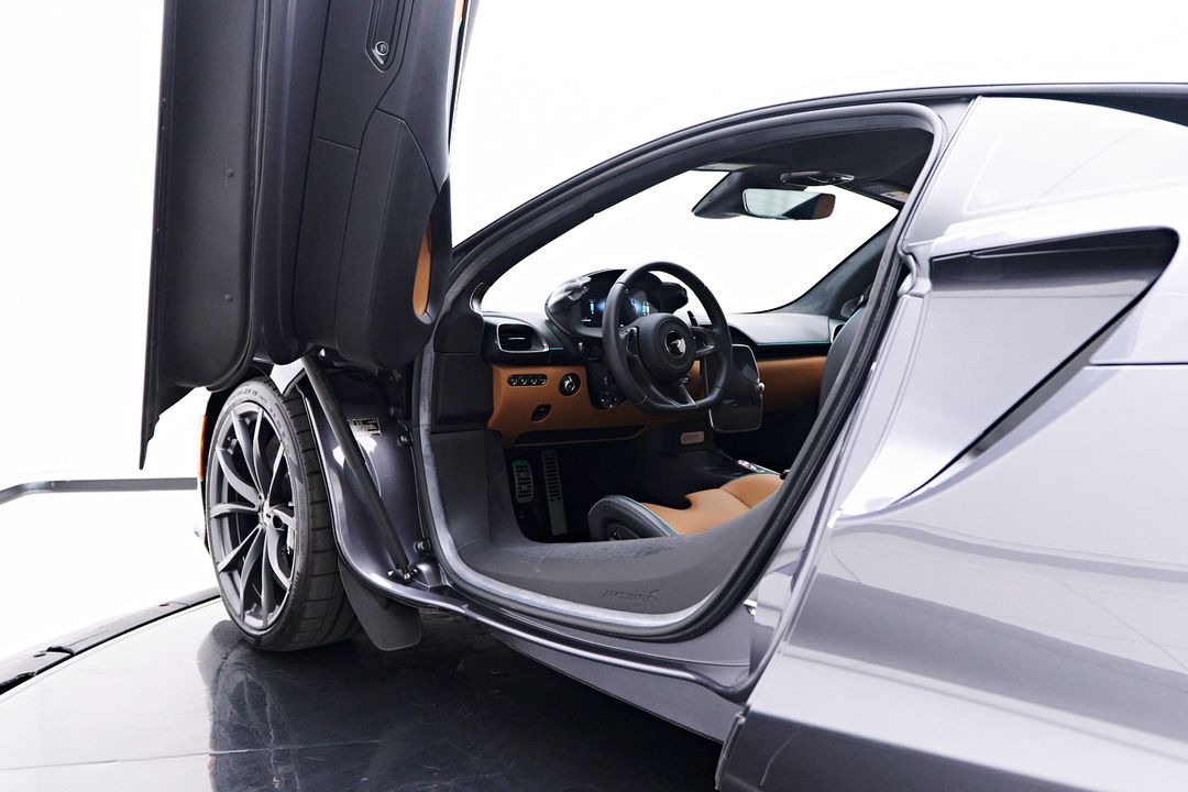 2023 McLaren Artura