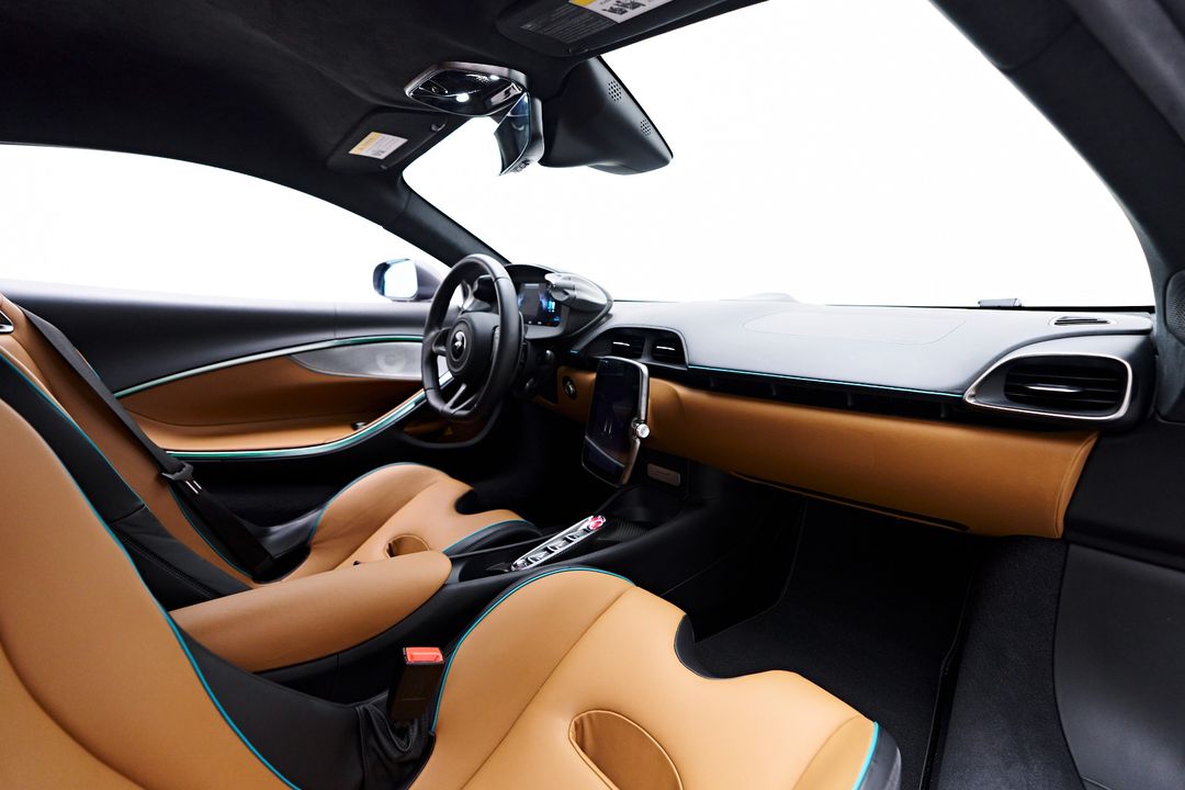 2023 McLaren Artura