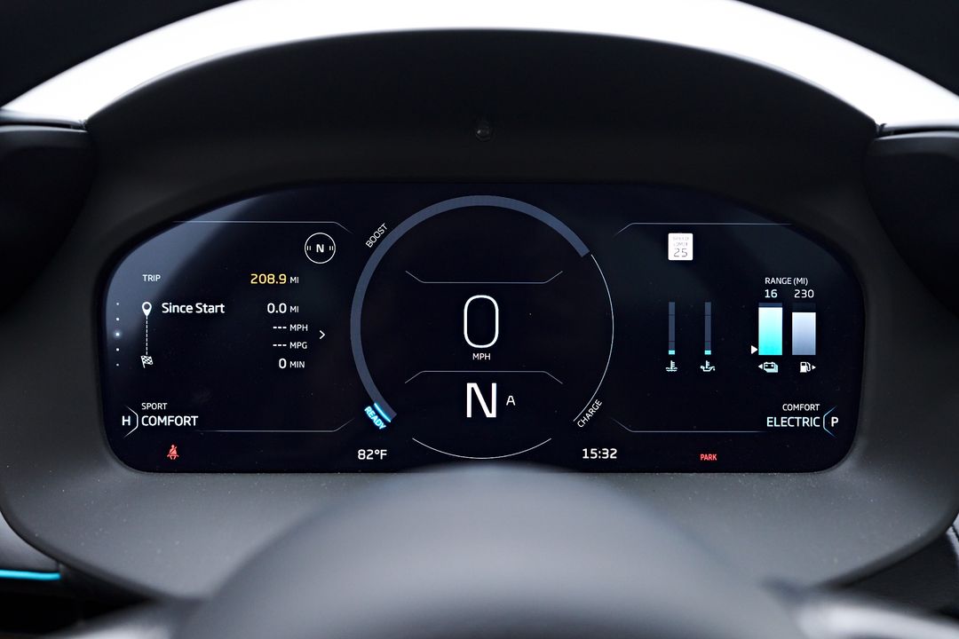 2023 McLaren Artura