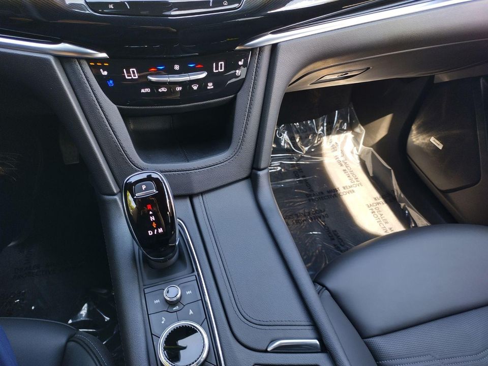 2025 Cadillac XT6