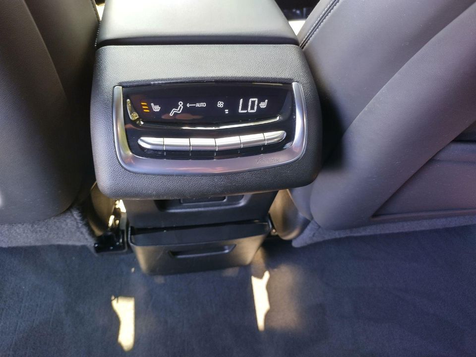 2025 Cadillac XT6