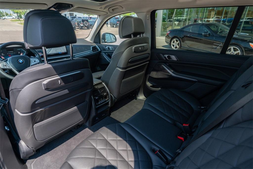 2025 BMW X7