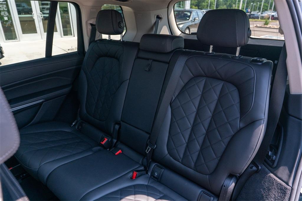 2025 BMW X7
