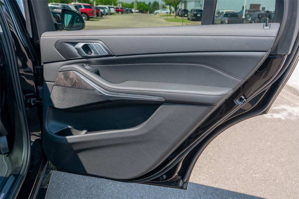 2025 BMW X7