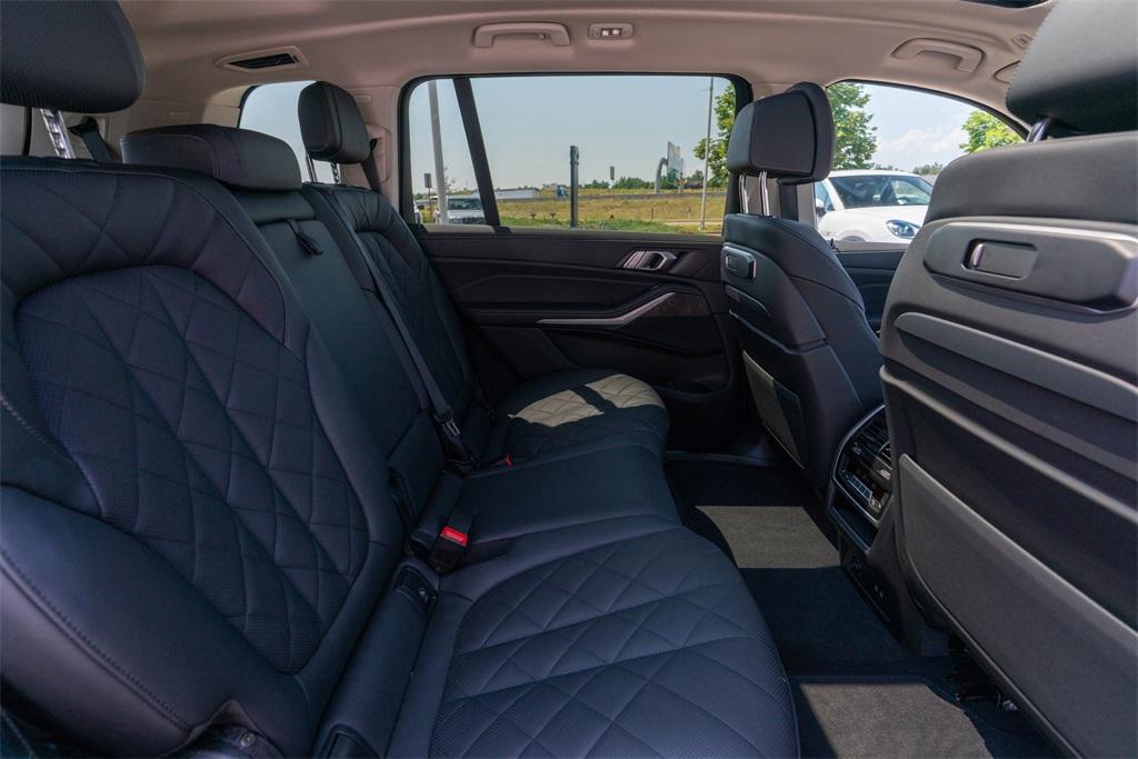 2025 BMW X7