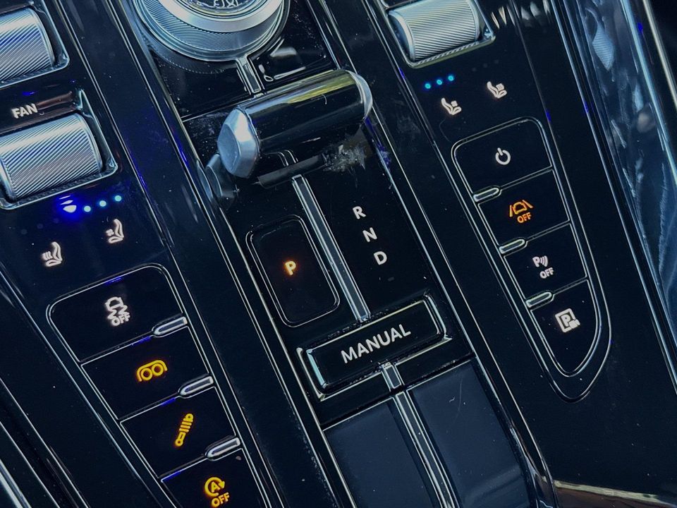 2025 Aston Martin DB12