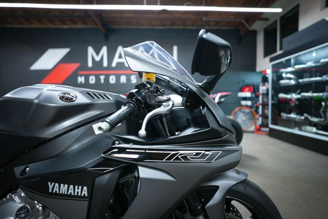 2016 Yamaha YZF-R1