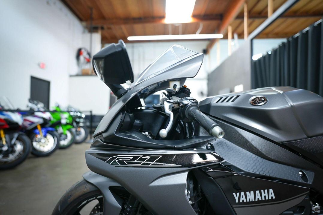 2016 Yamaha YZF-R1