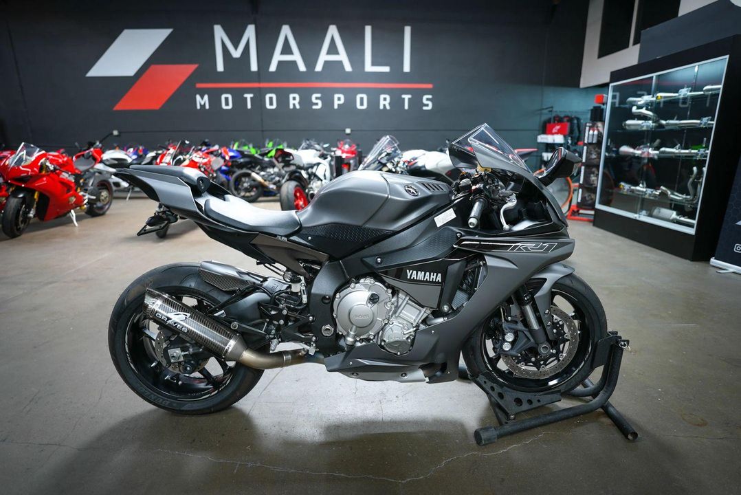 2016 Yamaha YZF-R1
