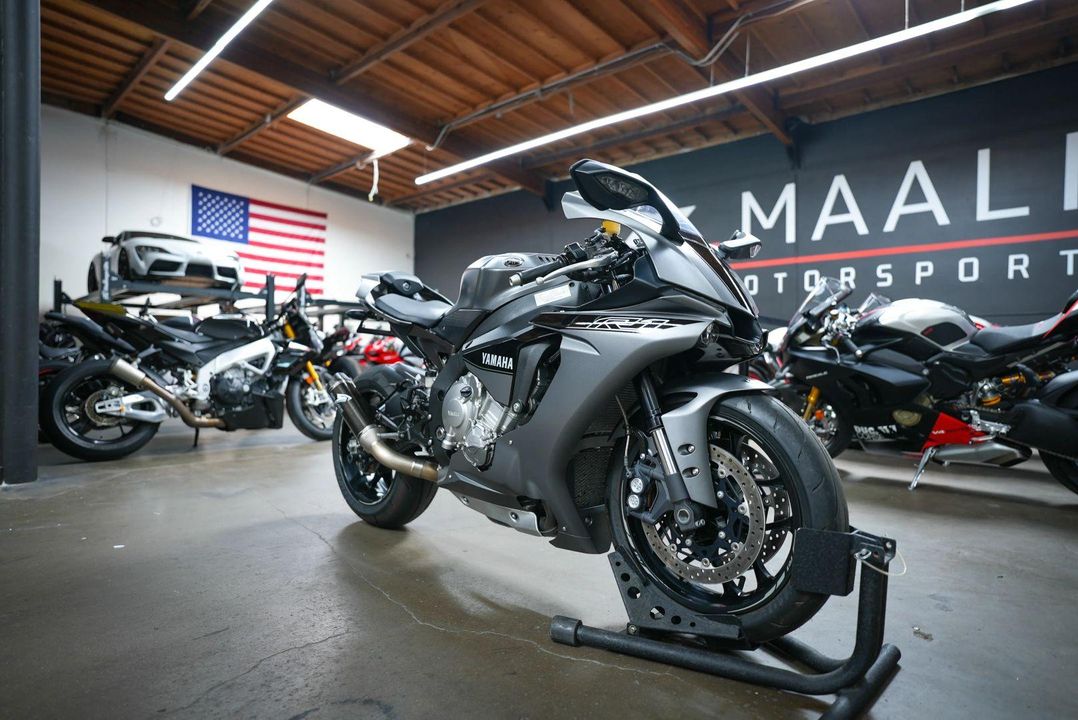 2016 Yamaha YZF-R1