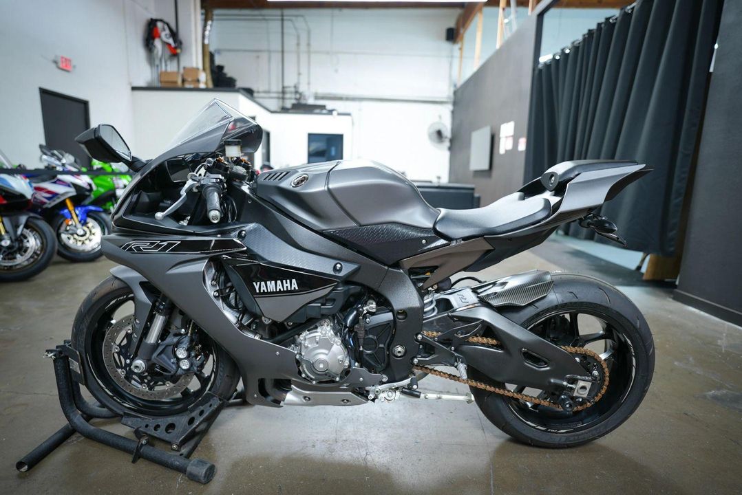 2016 Yamaha YZF-R1
