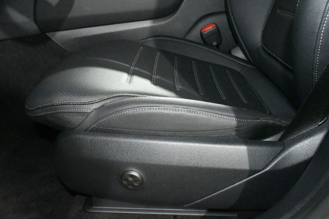 2025 Mercedes-Benz GLC