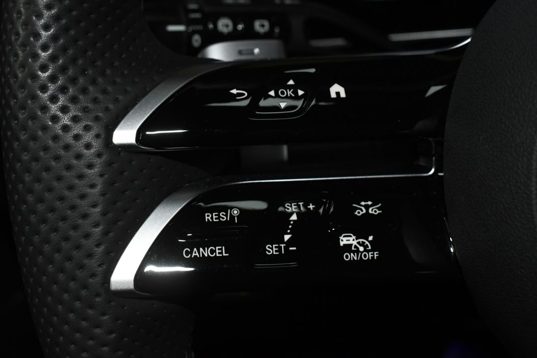 2025 Mercedes-Benz GLC