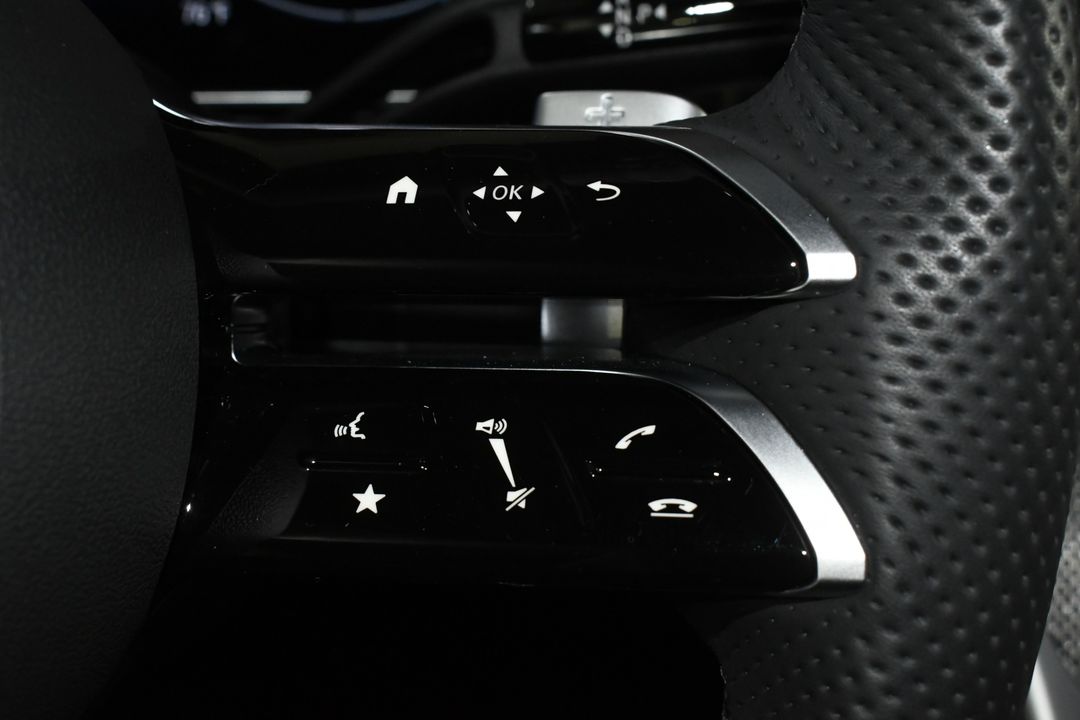 2025 Mercedes-Benz GLC