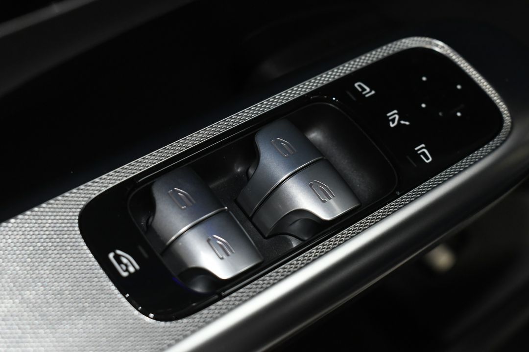 2025 Mercedes-Benz GLC