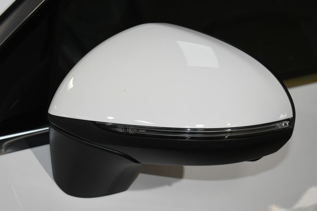 2025 Mercedes-Benz GLC