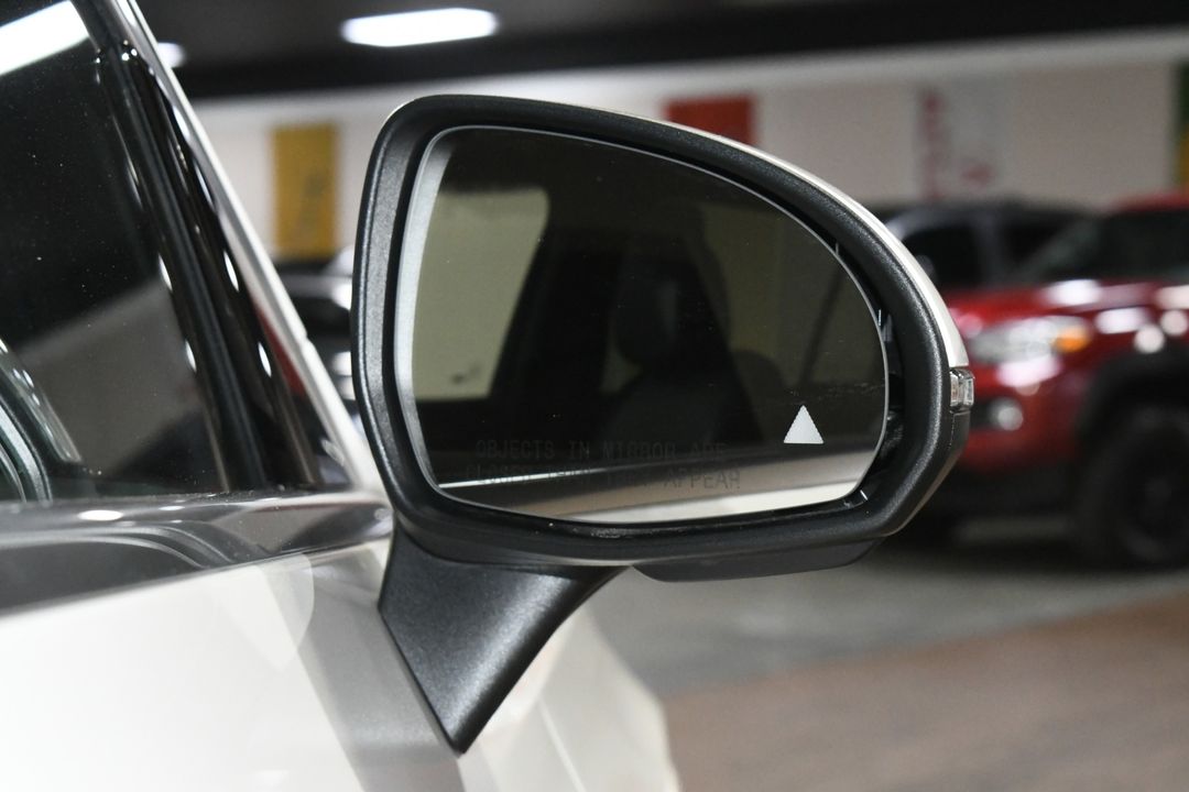 2025 Mercedes-Benz GLC