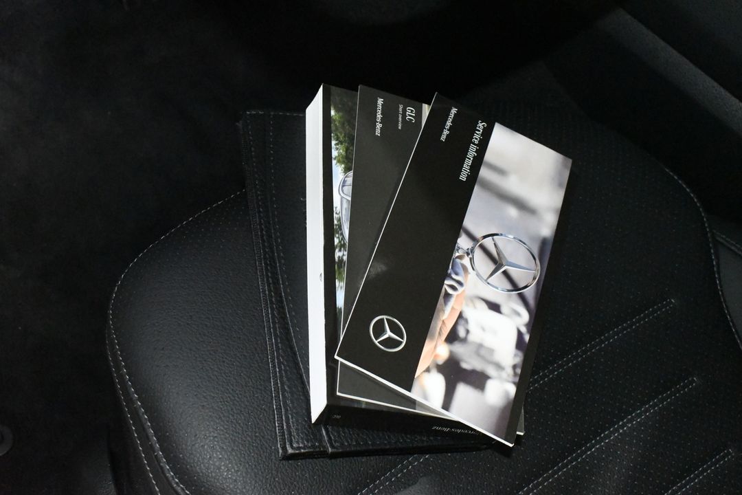 2025 Mercedes-Benz GLC