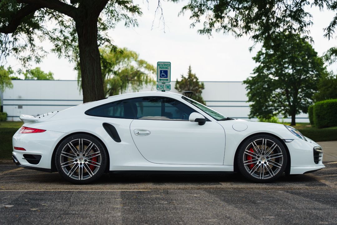 2015 PORSCHE 911