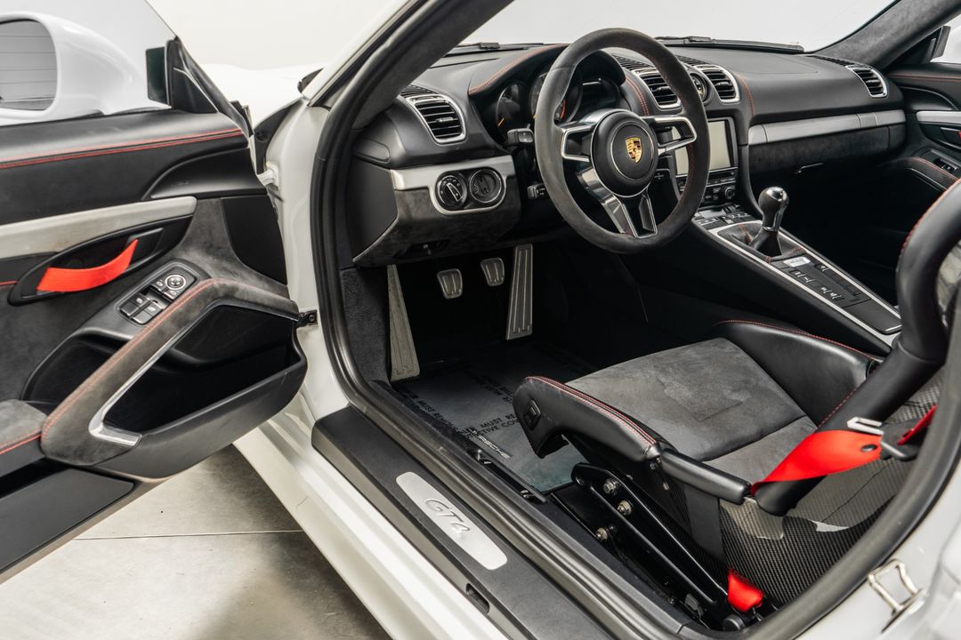 2016 Porsche Cayman