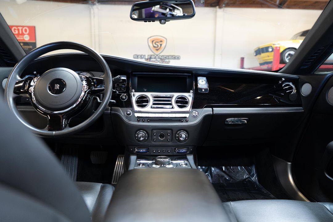 2020 Rolls-Royce Black Badge Dawn