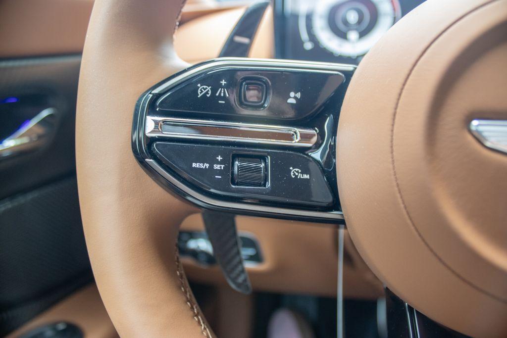2025 Aston Martin DB12