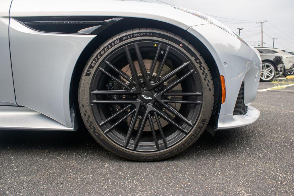 2025 Aston Martin DB12