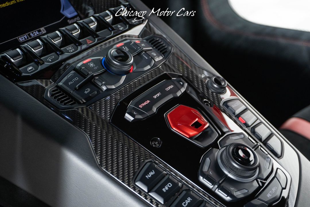 2016 Lamborghini Aventador SV
