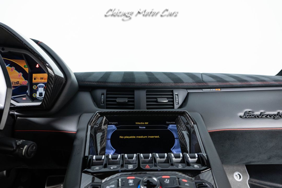2016 Lamborghini Aventador SV
