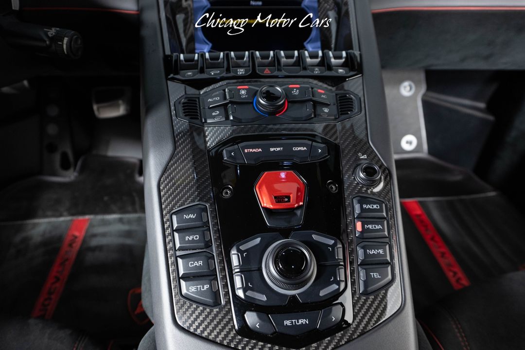 2016 Lamborghini Aventador SV