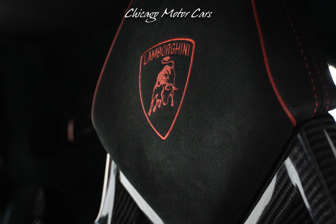 2016 Lamborghini Aventador SV