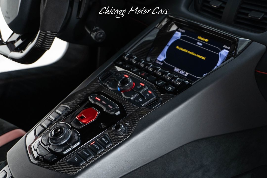 2016 Lamborghini Aventador SV