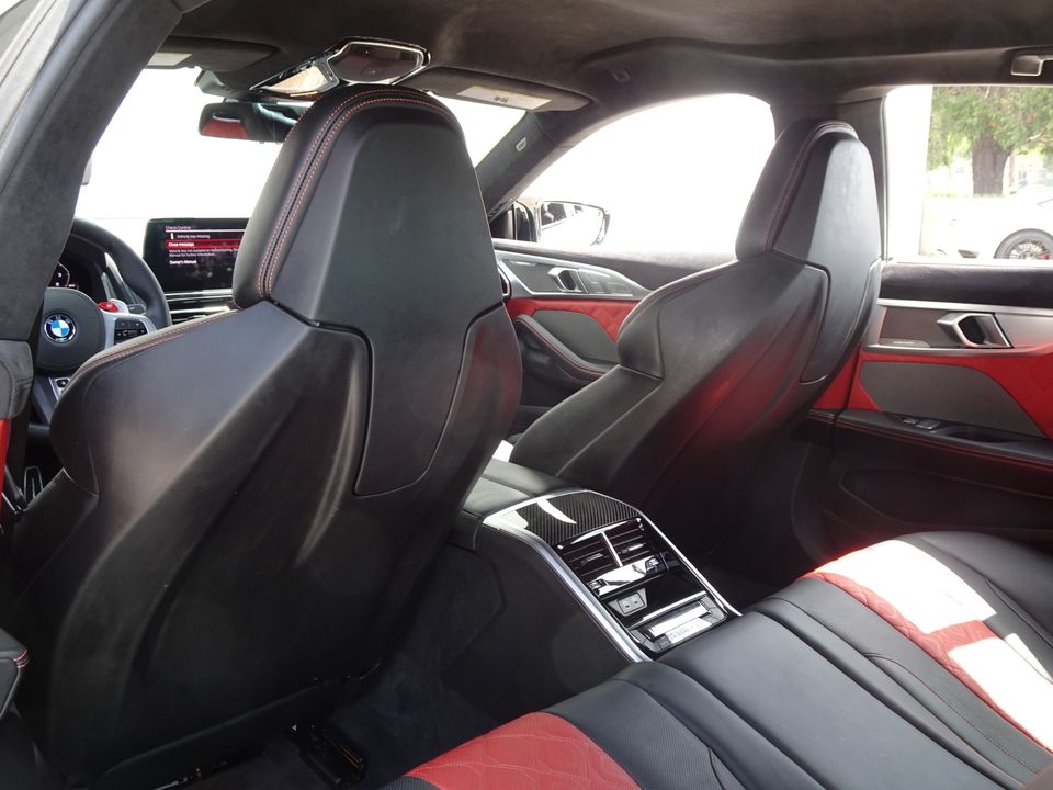2023 BMW M8