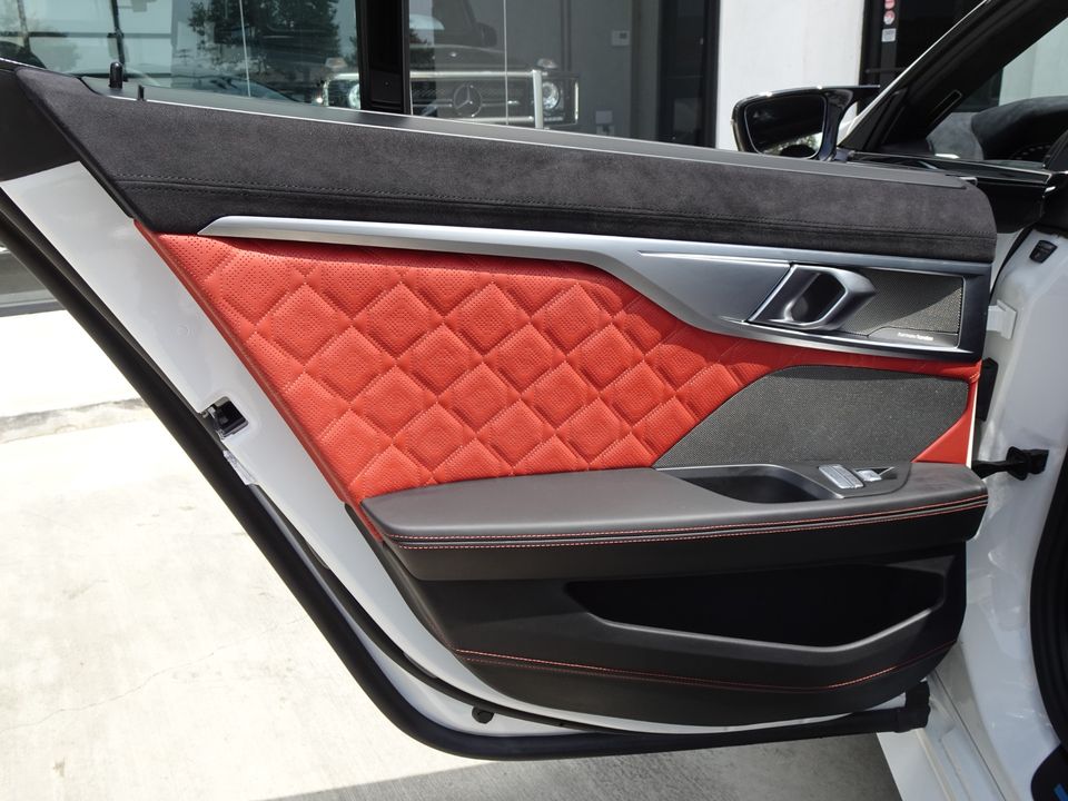 2023 BMW M8
