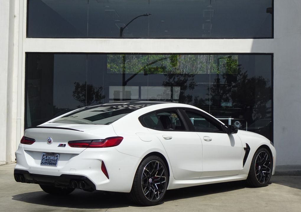 2023 BMW M8