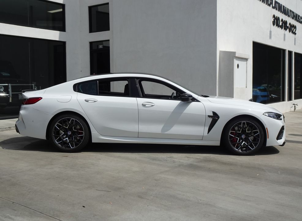 2023 BMW M8