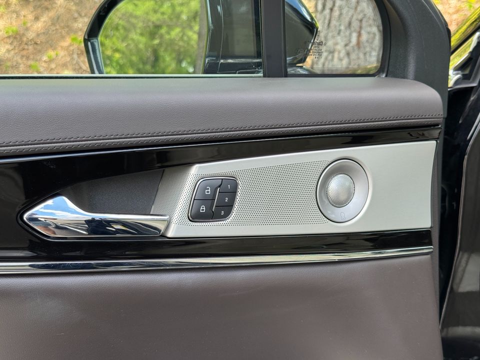 2022 Lincoln Nautilus Black Label